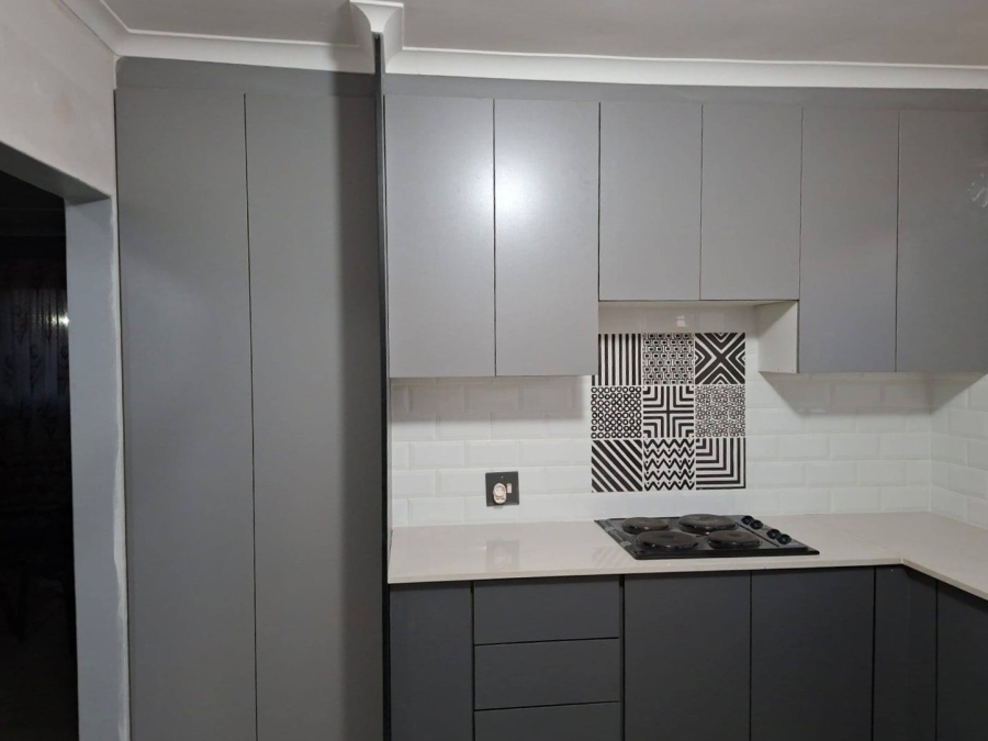 4 Bedroom Property for Sale in Louwville Western Cape